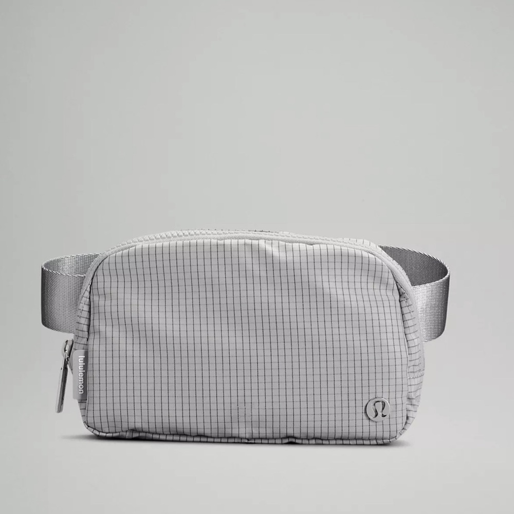 NWT Lululemon Everywhere Belt Bag Seal Grey / Graphite Grey